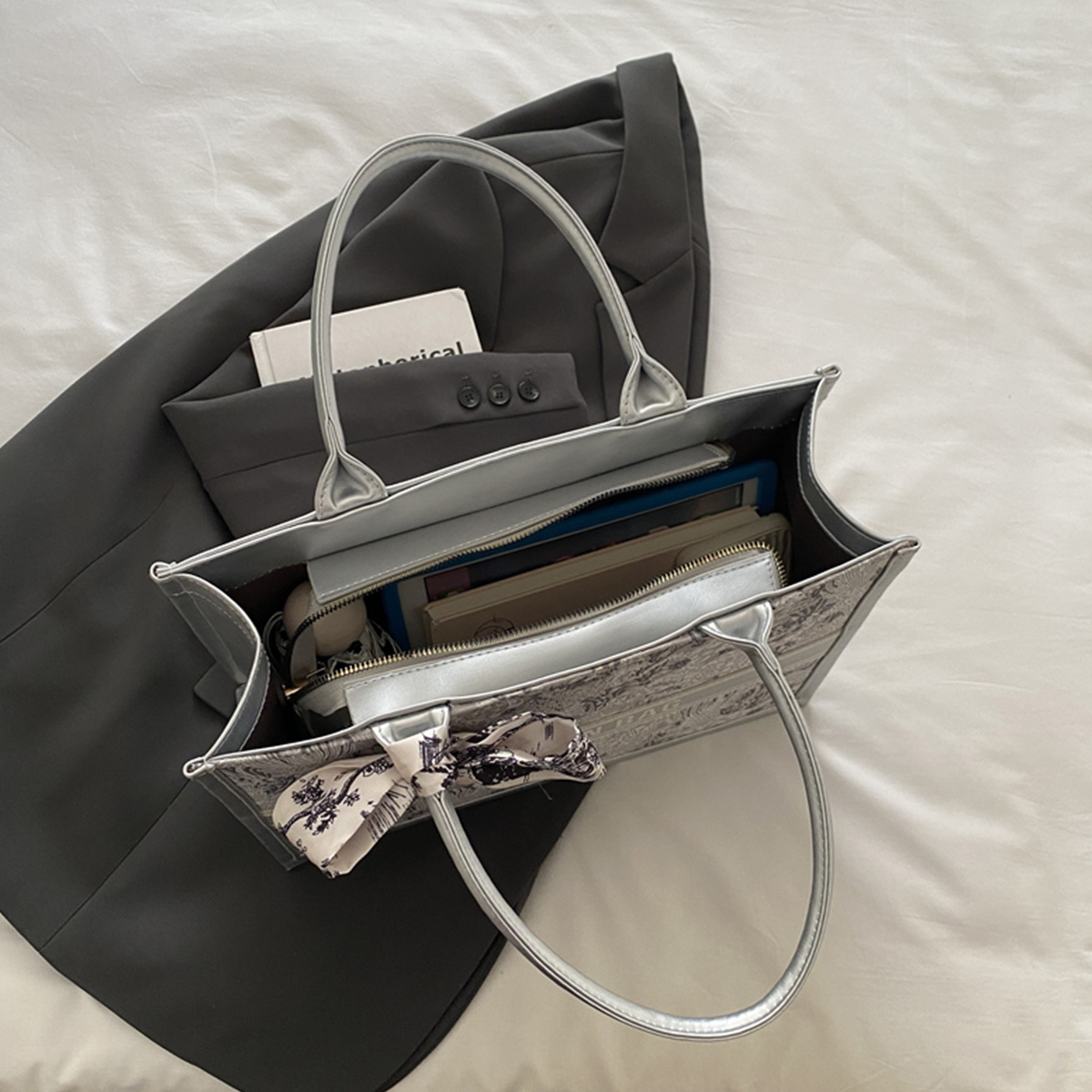 Luksusowa, elegancka damska to – Luxury Bags Shopping recenzja i cena